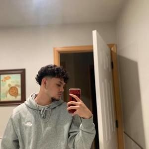 Meet your Posher, Issahia